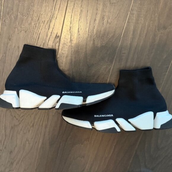 Balenciaga Men's Speed Trainers with bag - Picture 2 of 5